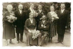 1932 August Busch (1881 - 1960) und Alwine Beckmann  Hofstaat (v.l.): Anna Busch geb. Voß und Bernhard Wegmann, Josef und Klara Nünning geb. Brungert.