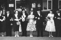 1959 August Königsfeld (1926 - 2006) und Margarethe Königsfeld geb. Lütke Dartmann  Hofstaat: Bernhard und Elisabeth Pohlkötter, Robert und Elisabeth Tepper.