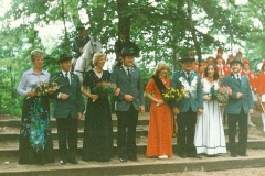 1981 Hermann-Josef Schulze Hobbeling und Margret Schulze Hobbeling geb. Bußmann  Hofstaat (v.l.): Bernhard und Annemarie Schlautmann, Alfons und Eugenie Große Lembeck.  Das Foto entstand vor der Proklamation des neuen Königspaares Schulze Hobbeling.