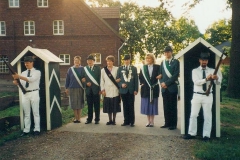1988 Reinhold Markfort und Birgit Wendker  Hofstaat (v.l.): Jürgen Stypinski und Cornelia Otto, Reinhard Sommer und Brigitte Börnemann.