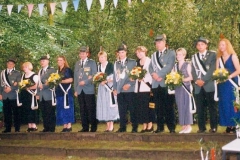 1998 Stephan Hesse und Sonja Hobeling  Hofstaat (v.l.): Carsten Pohlmann und Birgit Hobeling, Jürgen und Tanja Unland, Olaf und Iris Pohlmann, Christian Pohlmann und Ellen Niemerg.