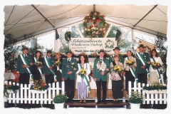 2003 Klaus Schulte und Petra Schulte geb. Böcker  Hofstaat (v.l.): Christian Böcker und Gabriele Wiehe, Karl-Heinz und Benita Hoffmann, Franz-Josef und Stella Lüttecke, Reinhard und Beate Wendker.