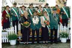 2004 Antonius Beumer und Ulrike Beumer geb. Böckmann  Hofstaat (v.l.): Alfons und Christa Pelster, Franz-Josef und Marion Beumer, Gregor und Anni Hülsmann, Hubert und Mechthild Severt.