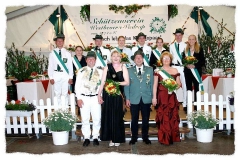 2005 Dirk Hobeling und Yvonne Handke  Hofstaat (v.l.): Christian Ahlbrandt und Bianca Janssen, Thomas Epping und Silke Schulze Hobbeling, Bernd Schulte und Teresa Hörstkamp, Marcus Gausepohl und Julika Stegemann.
