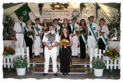 2006 Oliver Niese und Kathrin Voskuhl  Hofstaat (v.l.): Jochen Niemann und Jennifer Niese, Dietmar Ahlbrandt und Anneka Pelster, Christian und Gabriele Böcker, Ralf Westbrock und Petra Schulte.